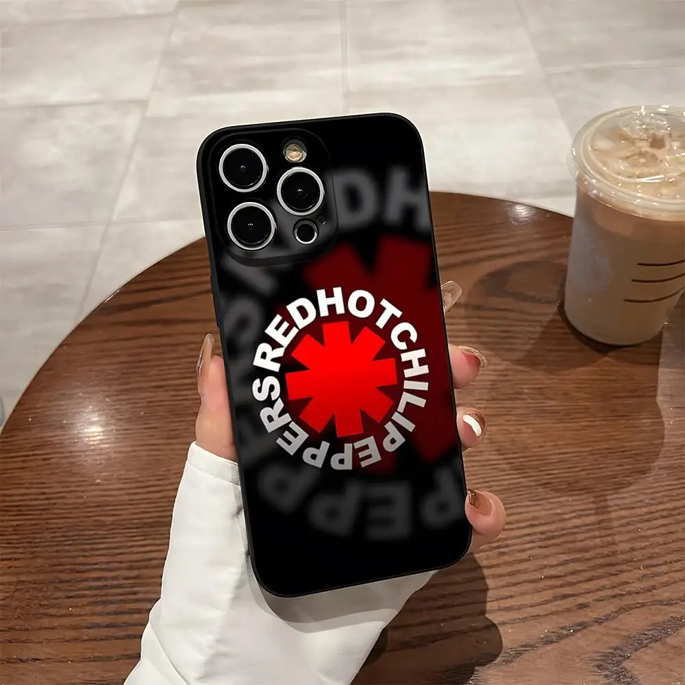 Фото Чехол для телефона с изображением группы Red Hot Chili Peppers для iPhone 17 Pro Max, 18, 14 Pro Max, 12, 16, 15, 13 Pro, 11, Xr, X, Xs, 8, 7 Plus. №5