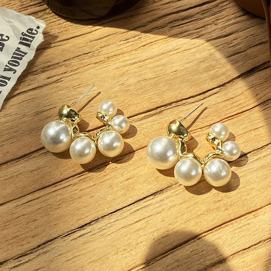 

Gold C Shape Pearl Earrings for Women Vintage Unique Temperament Party Studs Daily Wear Fashion Creative Girls Jewelry