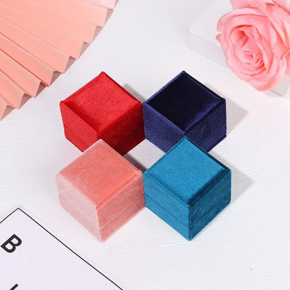 

Прочная Изысканная бархатная шкатулка для ювелирных изделий в квадратной форме для помолвки со съемной крышкой