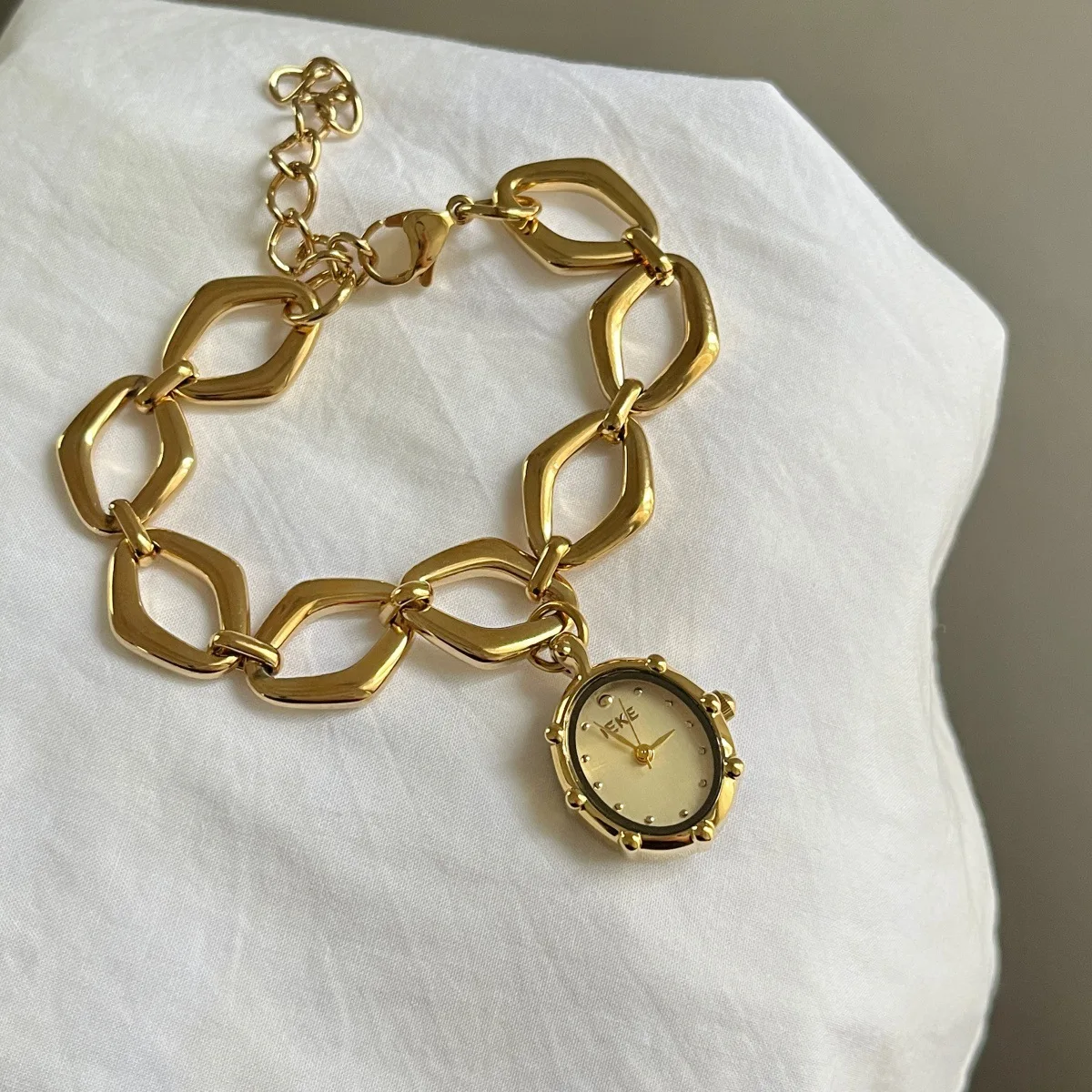 Фото Женские часы Reloj Mujer для девочек, кварцевые часы, золотые, серебряные, из нержавеющей стали, Orologio, женские наручные часы с дизайнерским браслетом, часы с овальным циферблатом №1