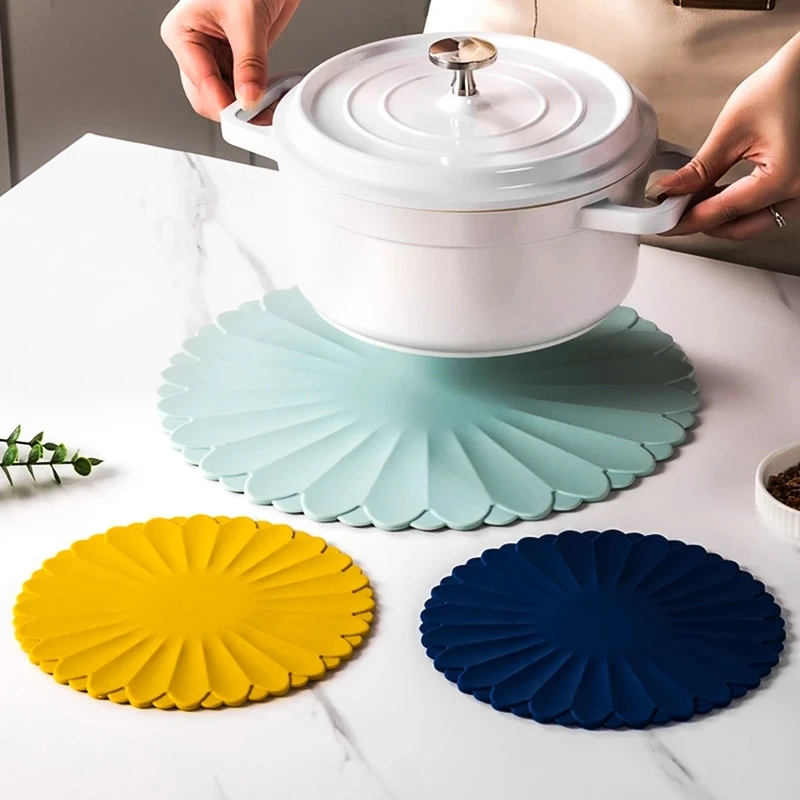 

New Silicone Mat Coaster 18Cm Placemat Heat Resistant Table Anti-Scalding Mats Daisy Non-Slip Insulation Pad Kitchen Accessories