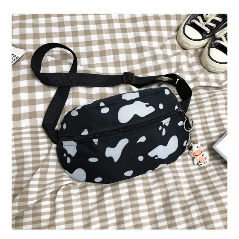 Женская нагрудная сумка Half Moon вместительная водонепроницаемая из ткани Оксфорд