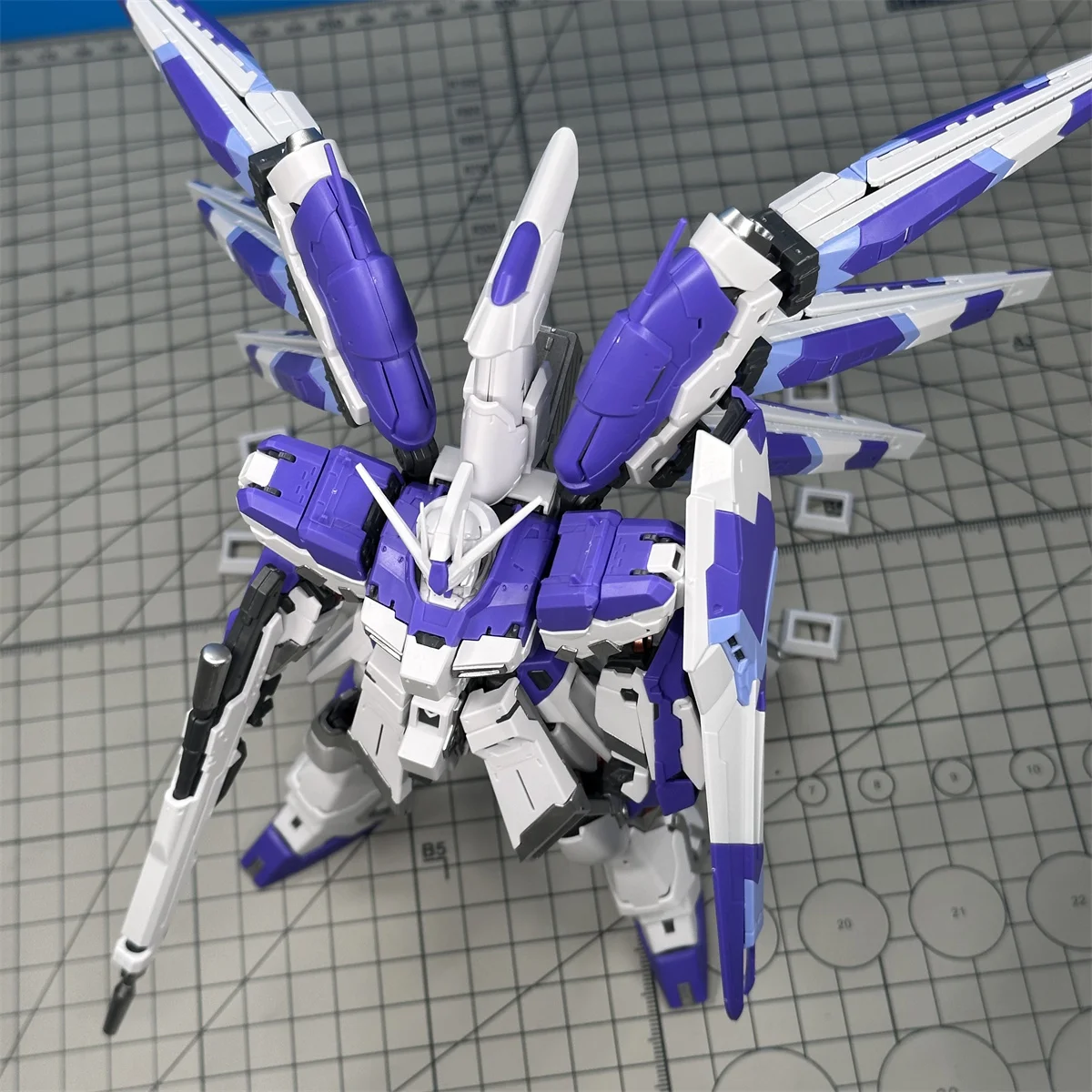 Фото Фигурка ZHUJIANG RG Purple Hi Nu Action Figures HI-V RX-92-2, аниме-фигурка, масштаб 1/144, сборная модель, пластиковые игрушки, подарок на день рождения №2