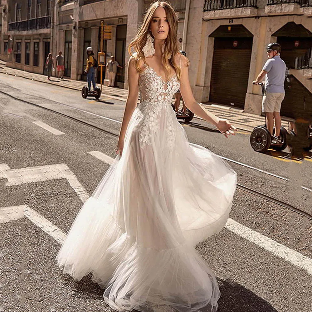 

Spaghetti Straps Wedding Dresses 2022 Sleeveless Backless Bridal Gowns Boho Illusion Lace Appliques Sweep Train Vestido De Noiva