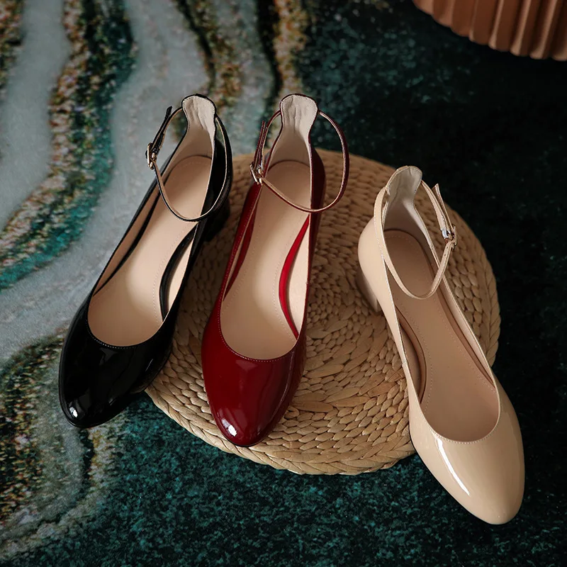 

Туфли женские кожаные с круглым носком, мягкая подошва, ремешок с пряжкой, красные сандалии на квадратном каблуке, модная обувь на весну