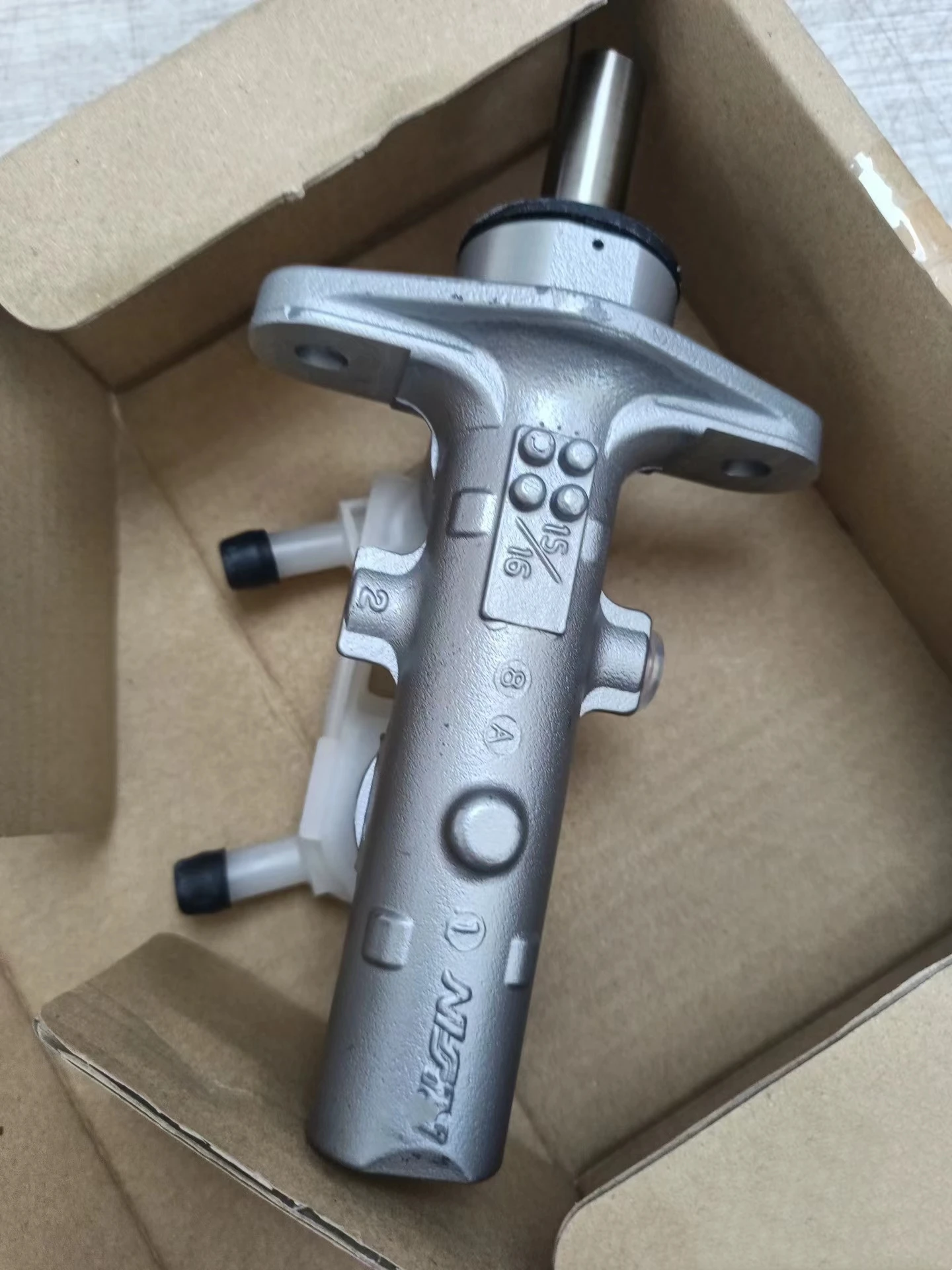 Автозапчасти насос главного тормозного цилиндра для Mitsubishi Grandis NA4W 4G69 2.4L 2004-2010