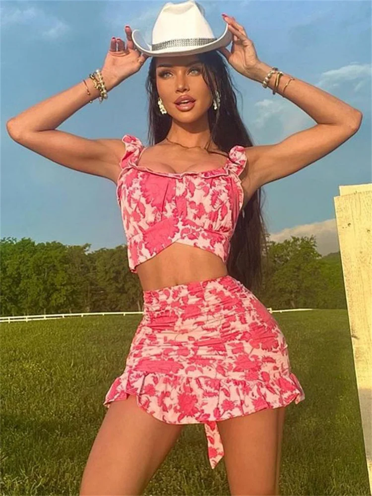 

Женский комплект из двух предметов с оборками и юбки с открытой спиной