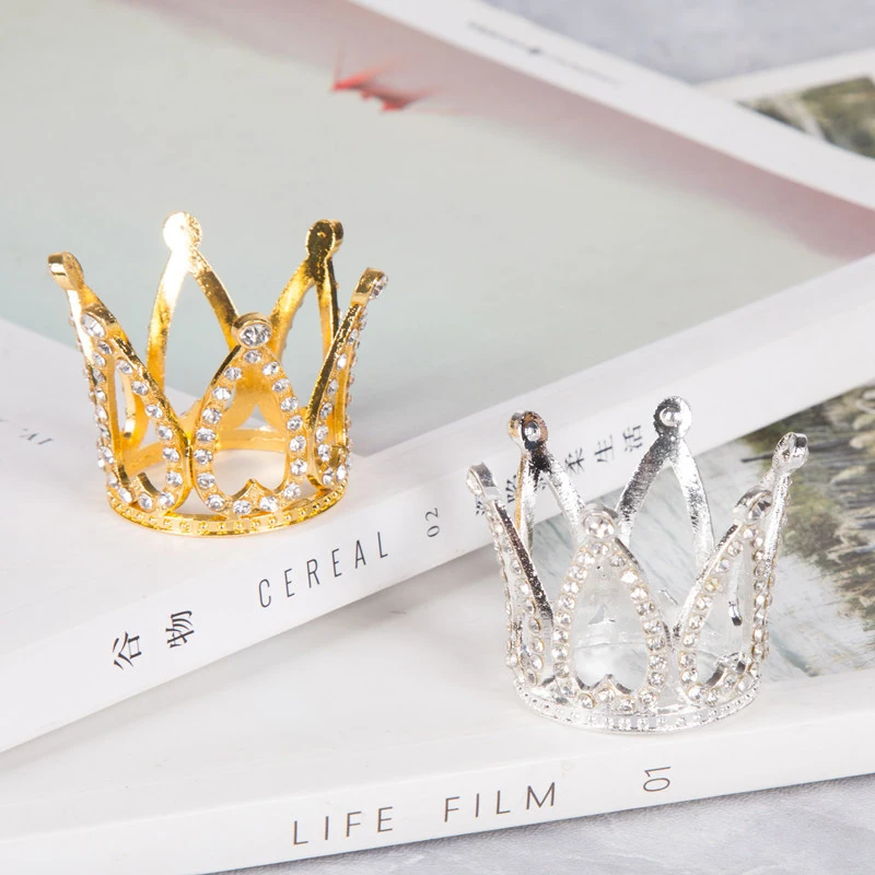 

Mini Alloy Crown Cupcake Topper Crystal Pearl Princess Tiara Children's Birthday Party Cake Decorations Dessert Ornaments
