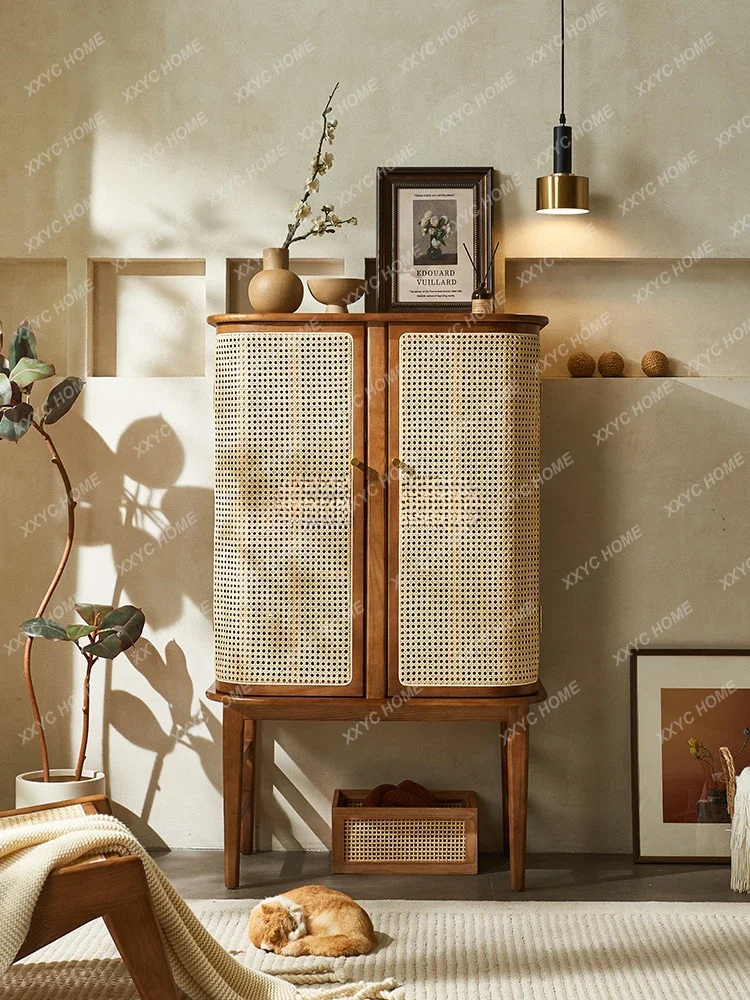 Сервант из массива дерева в стиле Лиди