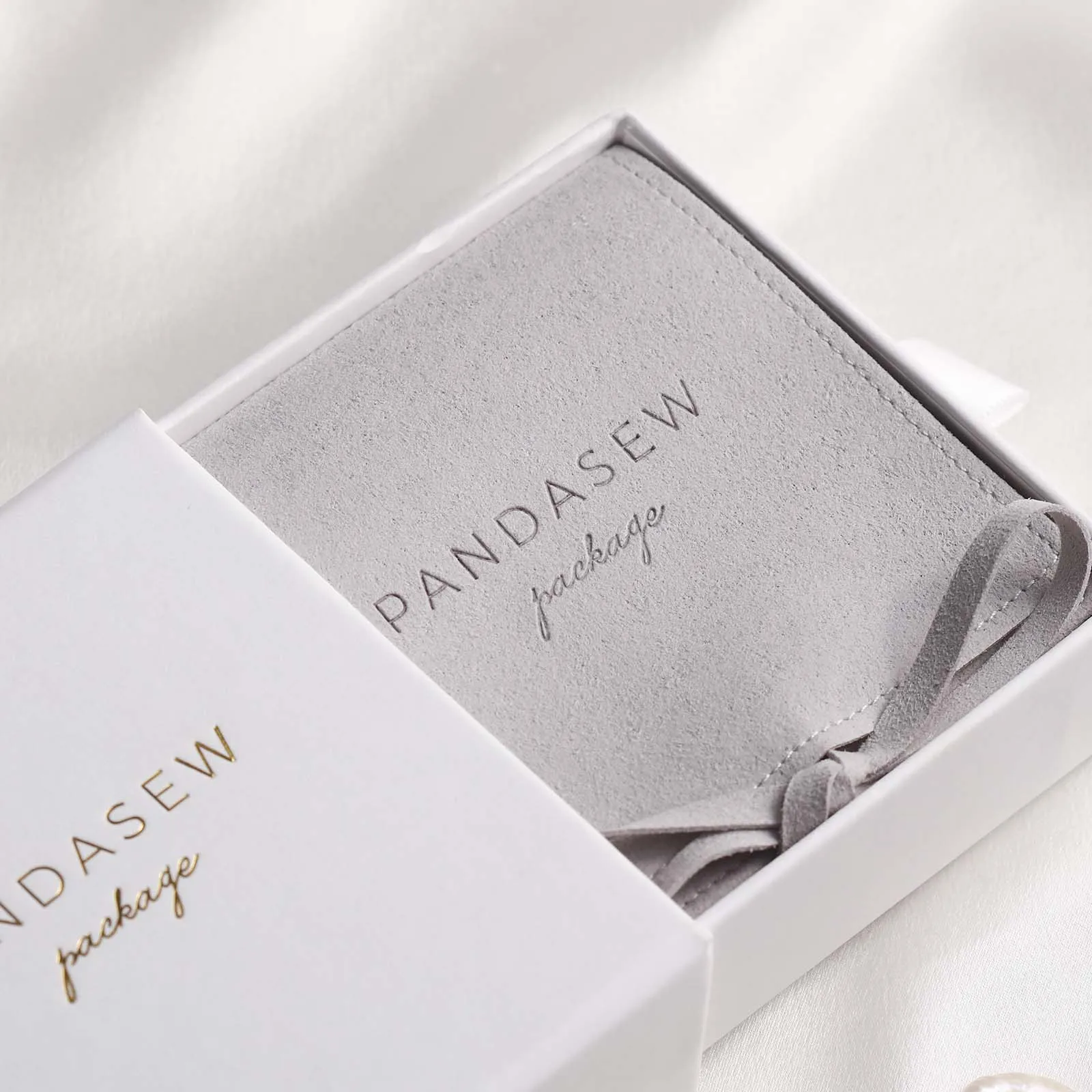 

Картонные подарочные шкатулки с микрофибровым мешочком для украшений, 20 шт.