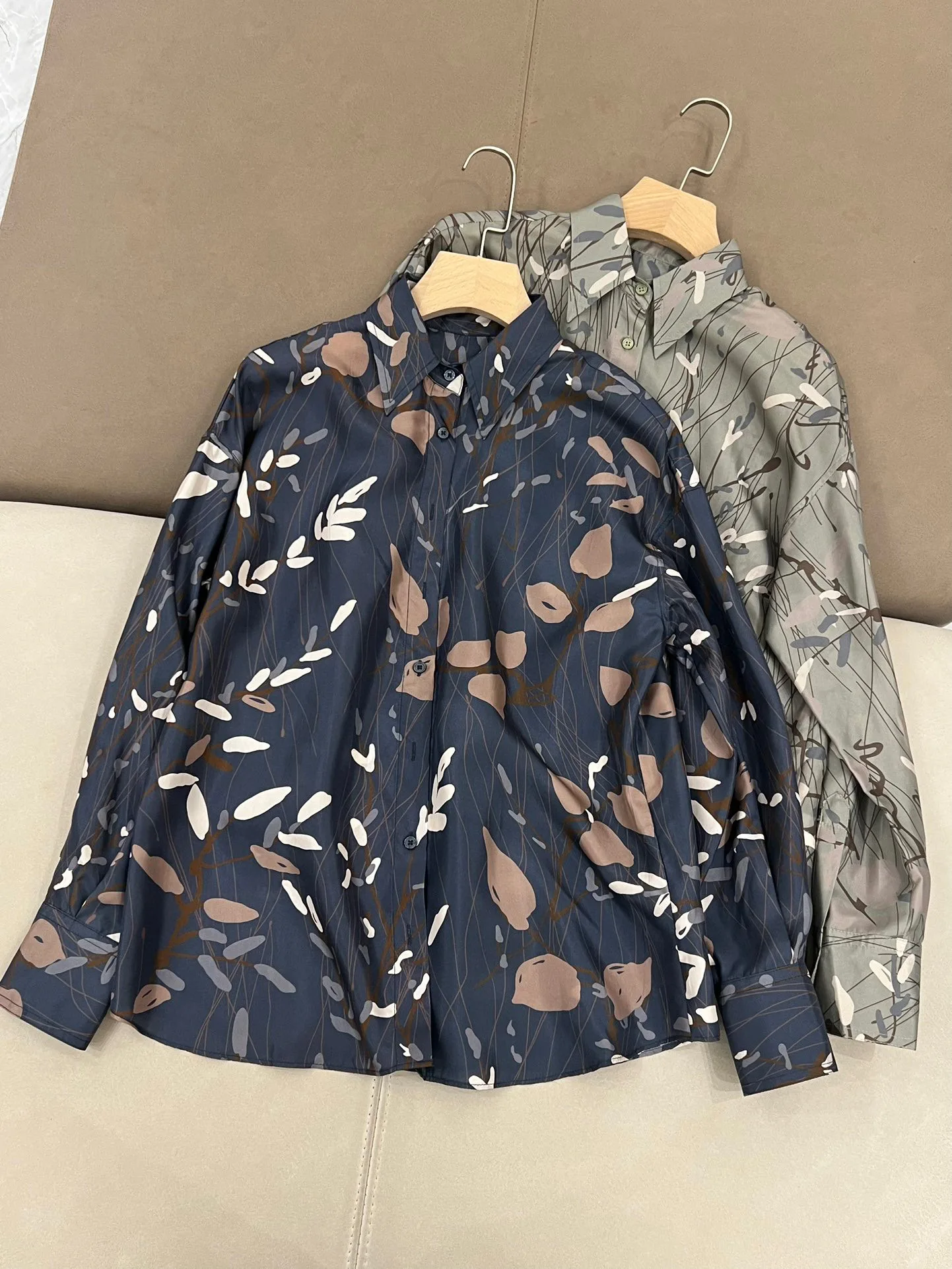 Шелковая осенняя рубашка с бисером