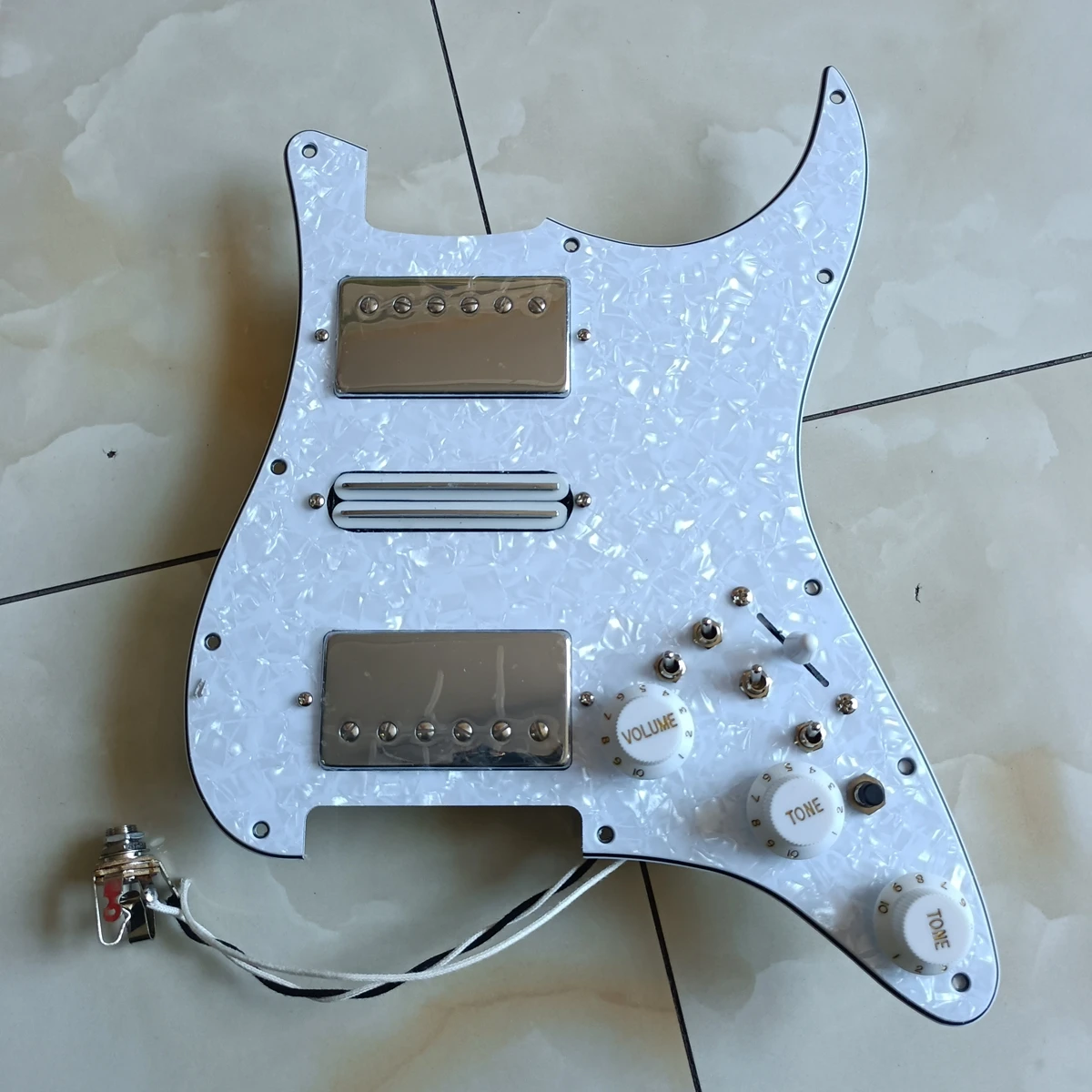 

HSH обновленный Предварительно проводной комплект пикапов Pickguard, многофункциональный переключатель, хромированный Alnico 5 пикап, высокая производительность DCR, подходит для гитары