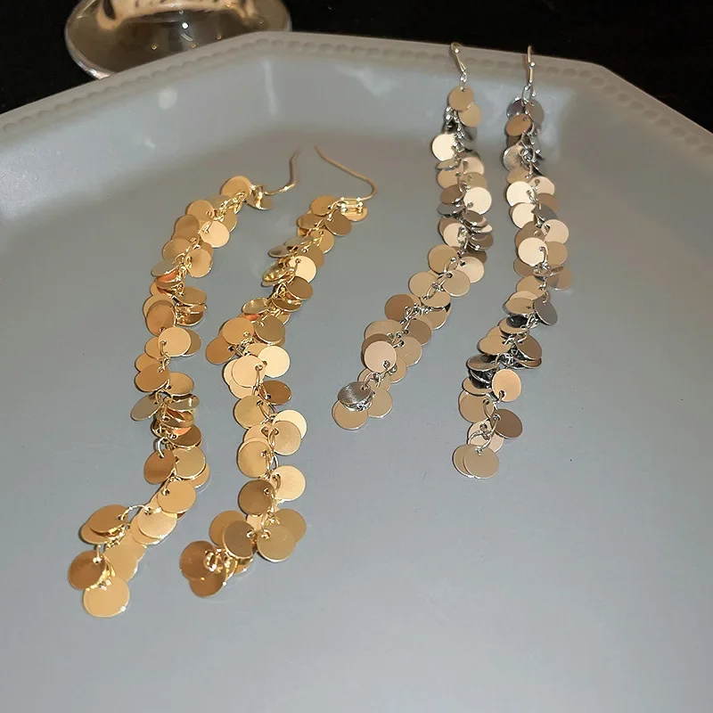 Длинные серьги с кисточками и блестками модным индивидуальным дизайном