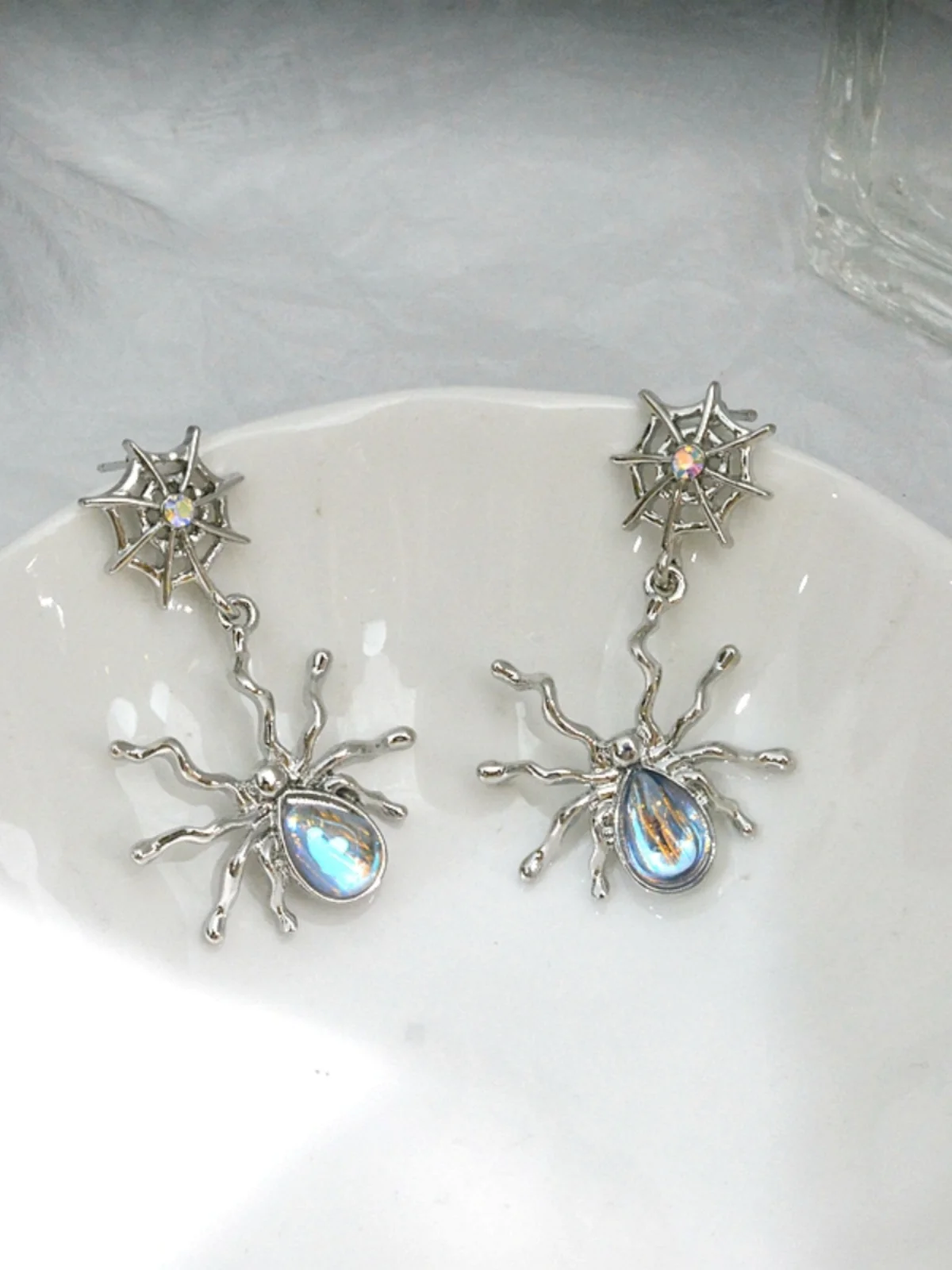 Новые европейские и американские милые крутые черные забавные серьги-гвоздики в