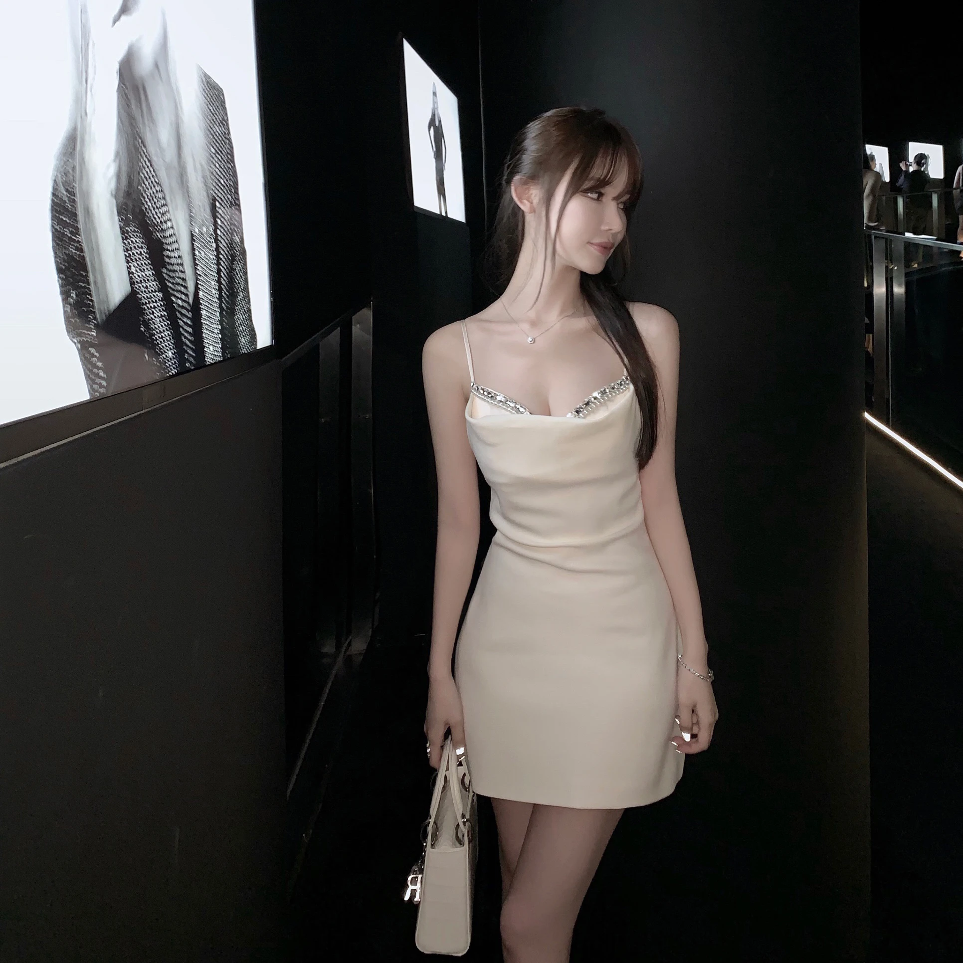 

Chicyou [lux series Beverly celebrities] pearl diamond suspender skirt shows thin temperament dress