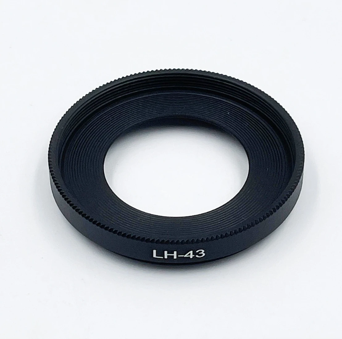 Металлическая бленда для объектива камеры с винтовым креплением