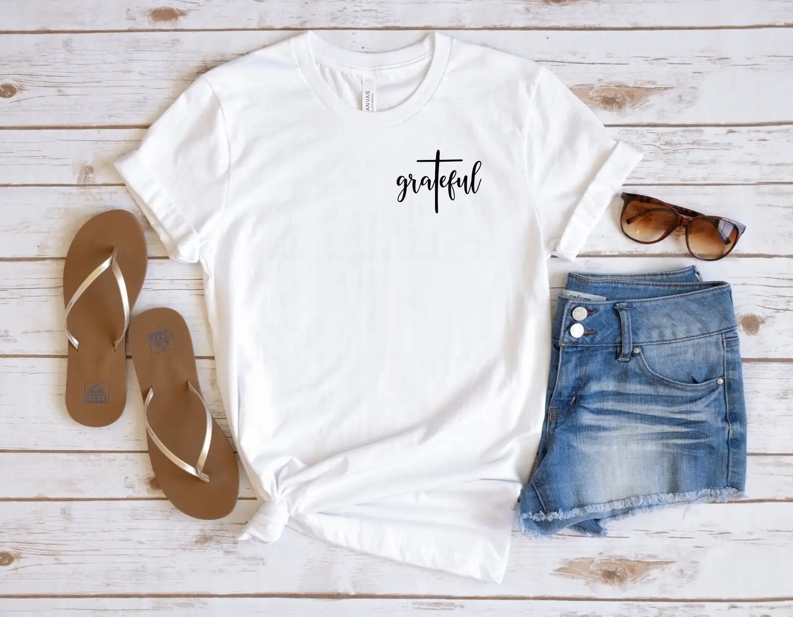 Христианская карманная футболка в благодарном минималистском стиле