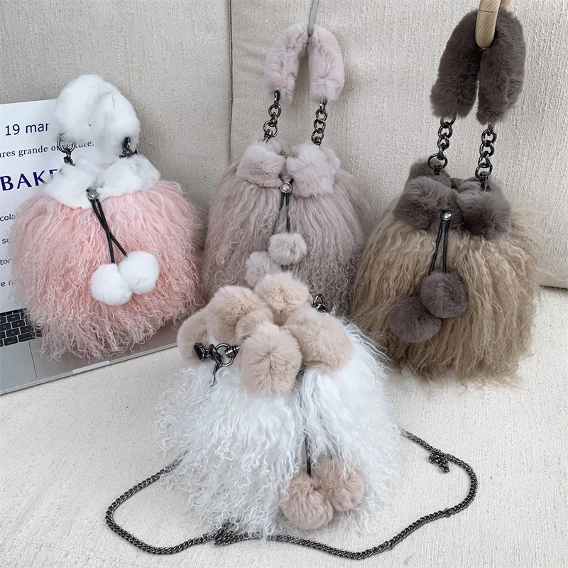 Рисунок 3 - Женская однотонная меховая сумка