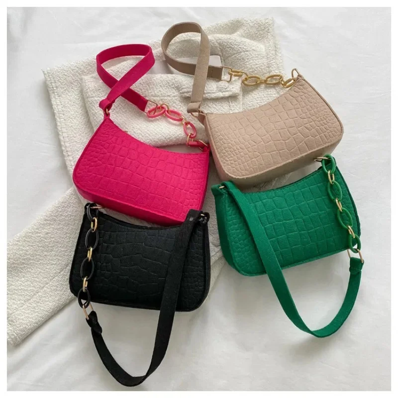 

One Shoulder Bag 2023 New Women's Subaxillary Bag Niche Design Advanced Texture Armpit Handbag Crescent Saddle Bag Dermatoglyph