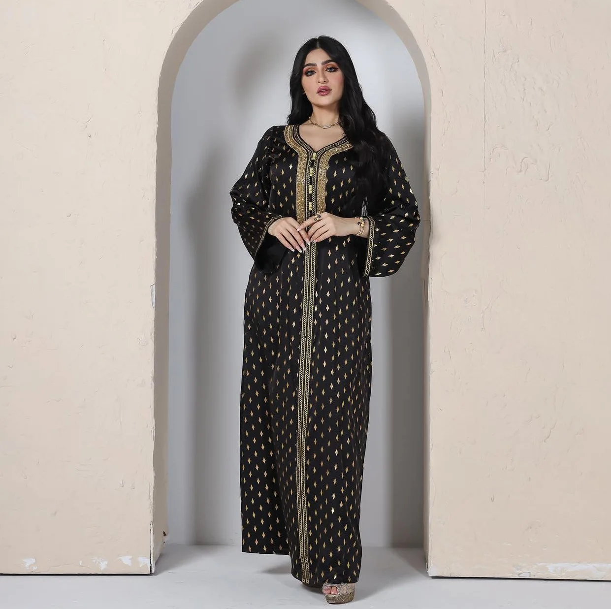 Мусульманское женское платье 2022 летнее модное мусульманское женское длинное платье с длинным рукавом и V-образным вырезом из полиэстера че...