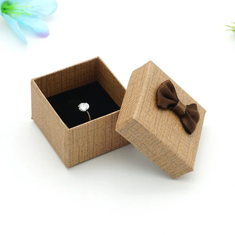 

Подарочная коробка для украшений 5*5*3,5 см