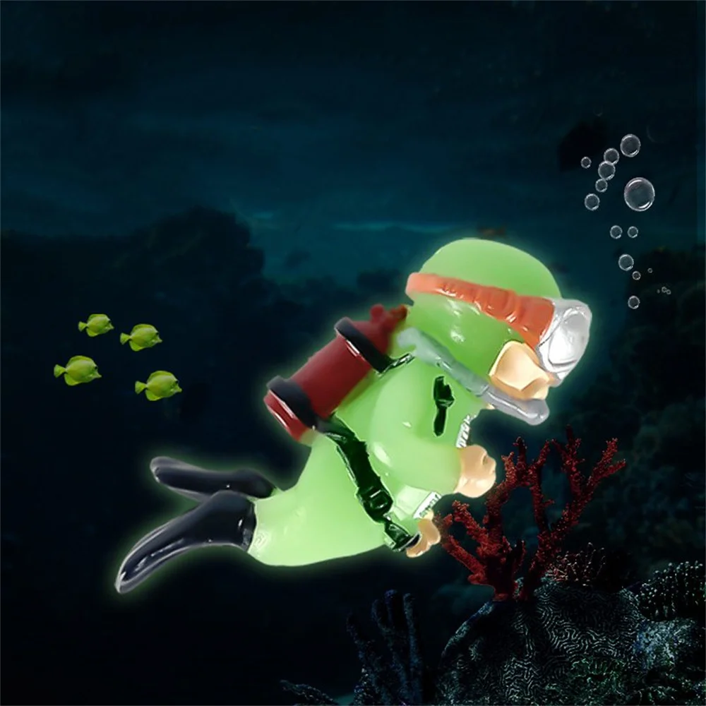

Luminous Green Mini Diver Figurines Glow in the Dark Aquarium Ornament Fish Tank Decor Floating Landscaping Aquarium Accessories