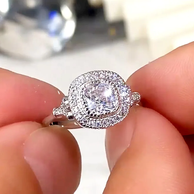 

Роскошные круглые обручальные кольца серебряного цвета для женщин, блестящие прозрачные кубические циркониевые милые Помолвочные кольца, ...