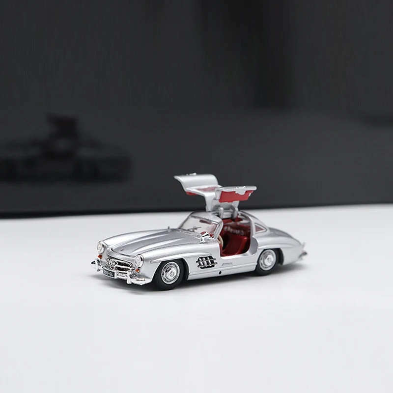 

Bsc 1:64 Model Car W198 300SL Alloy Die-Cast Open Doors Classical Silver