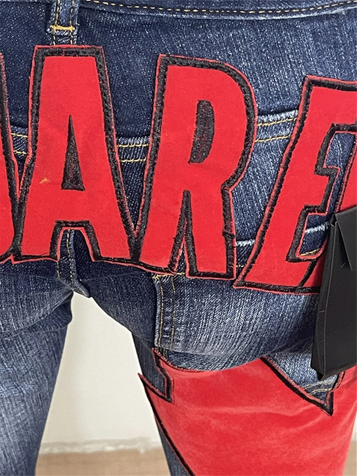 Spring/Summer 2023 new D2 jeans fashion men wash embroidered badge maple leaf fashion micro-bullet small straight tube dark