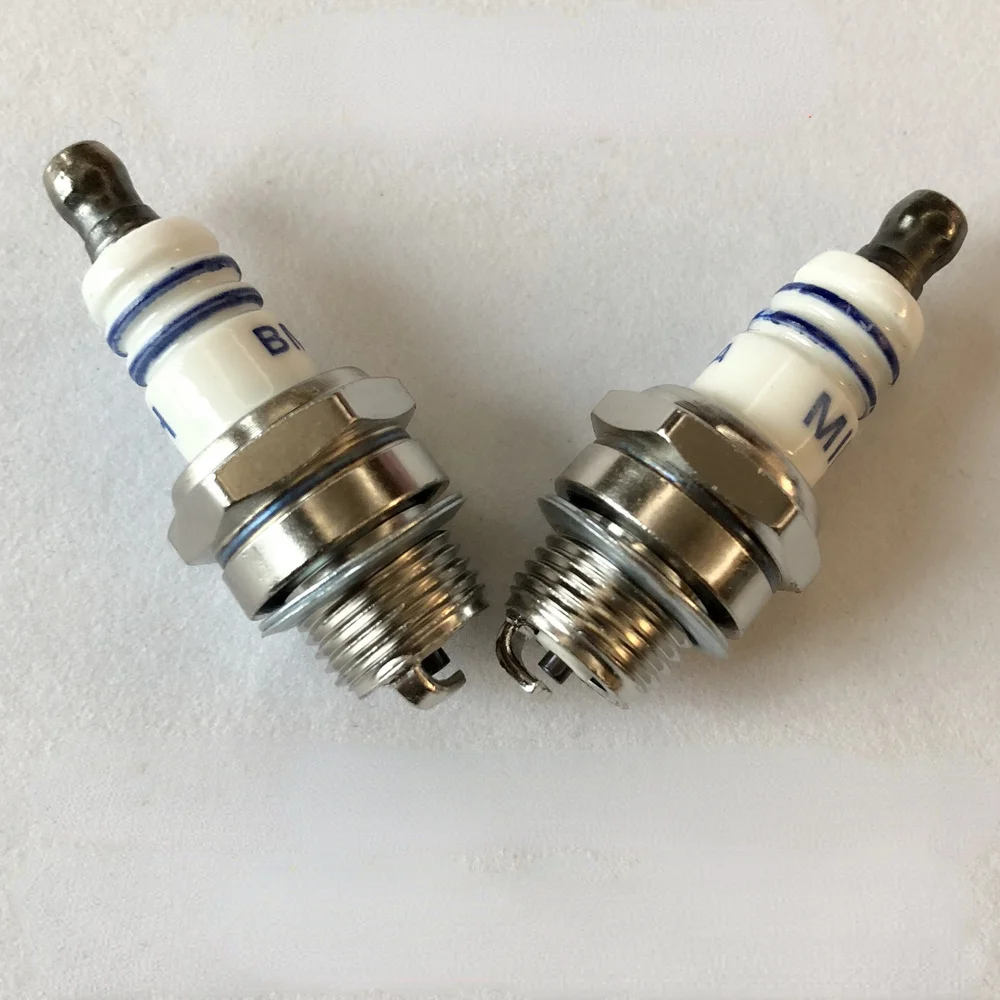 

2pcsL7TC Lawn Mower L7T Spark Plug BM4A Twostroke 152 Gasoline Engine BM6A Garden Machinery Flame Nozzle Chainsaw