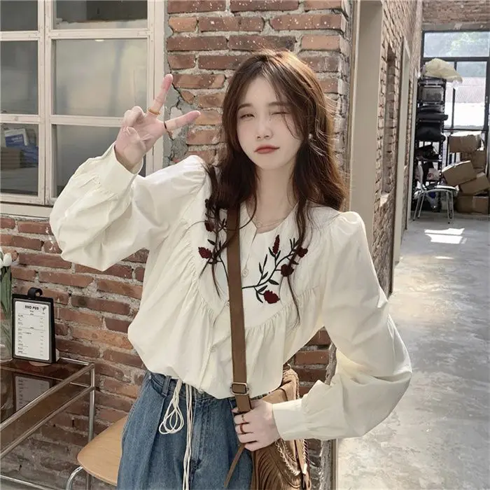 

Блузка женская с цветочной вышивкой, V-образным вырезом и длинным рукавом