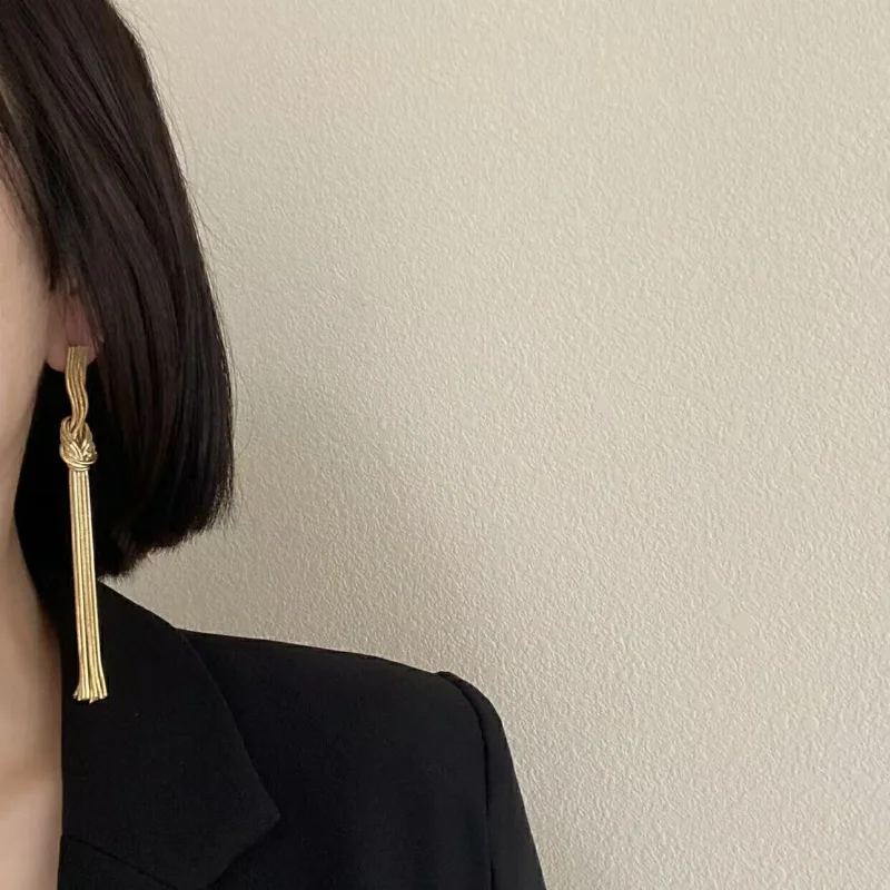 1pcss long tassel knotted earrings Europe and the United States retro chain heavy metal wind earrings light luxury exaggerated