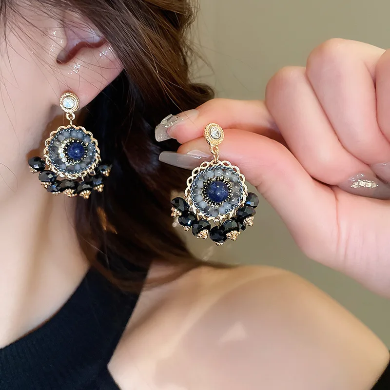 Массивные серьги Ajojewel со стеклянными кристаллами и бисером зеленые/синие