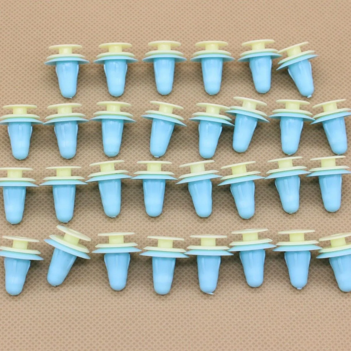 

30* Securing Clip Accessories Door Trim Fastener For Toyota Isuzu Nylon