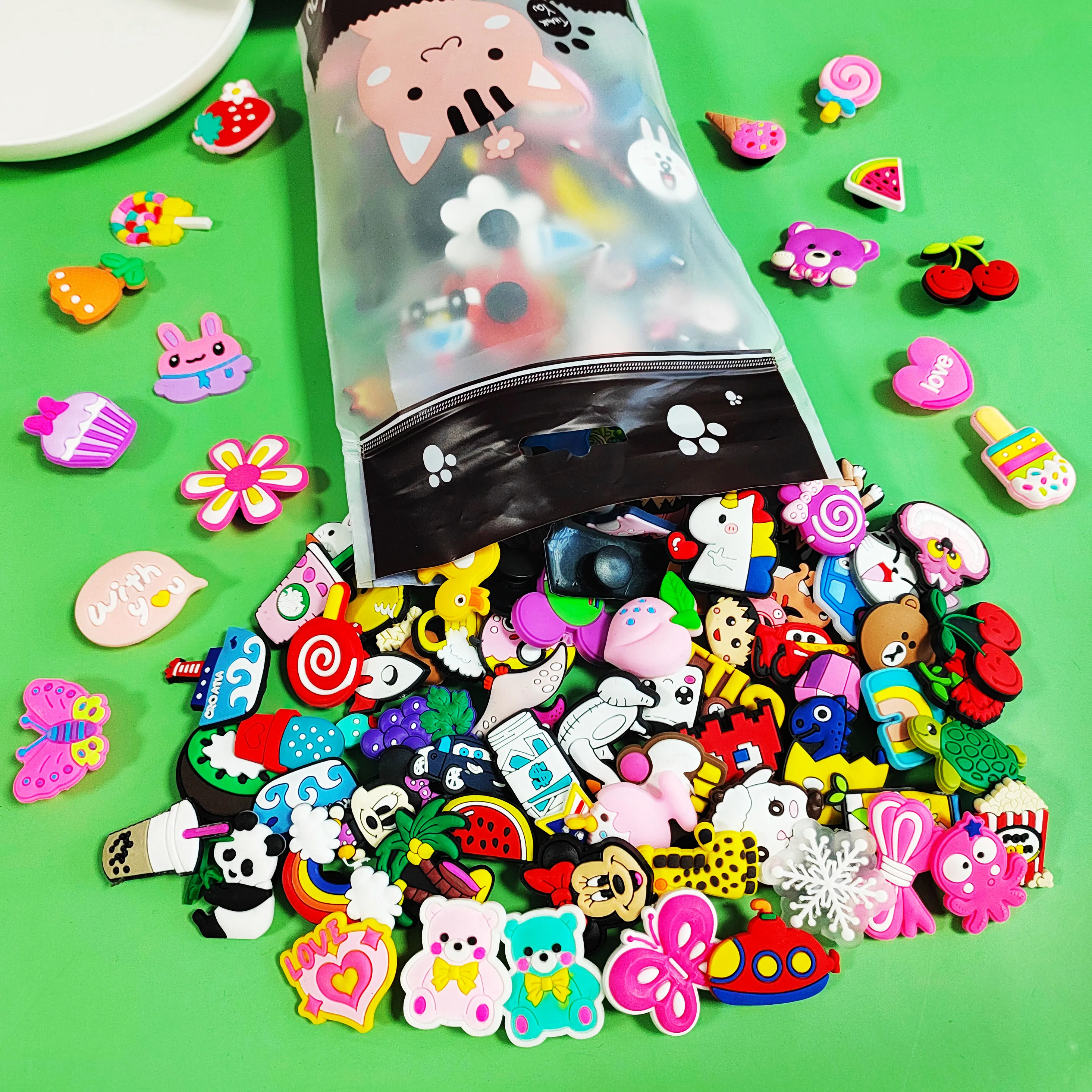 10-300PCS Cute jibz Wholesale Random Cartoon Shoe Charms Decrations For Croc Charms Buckle Kids X-mas Gifts Shoe Accessories