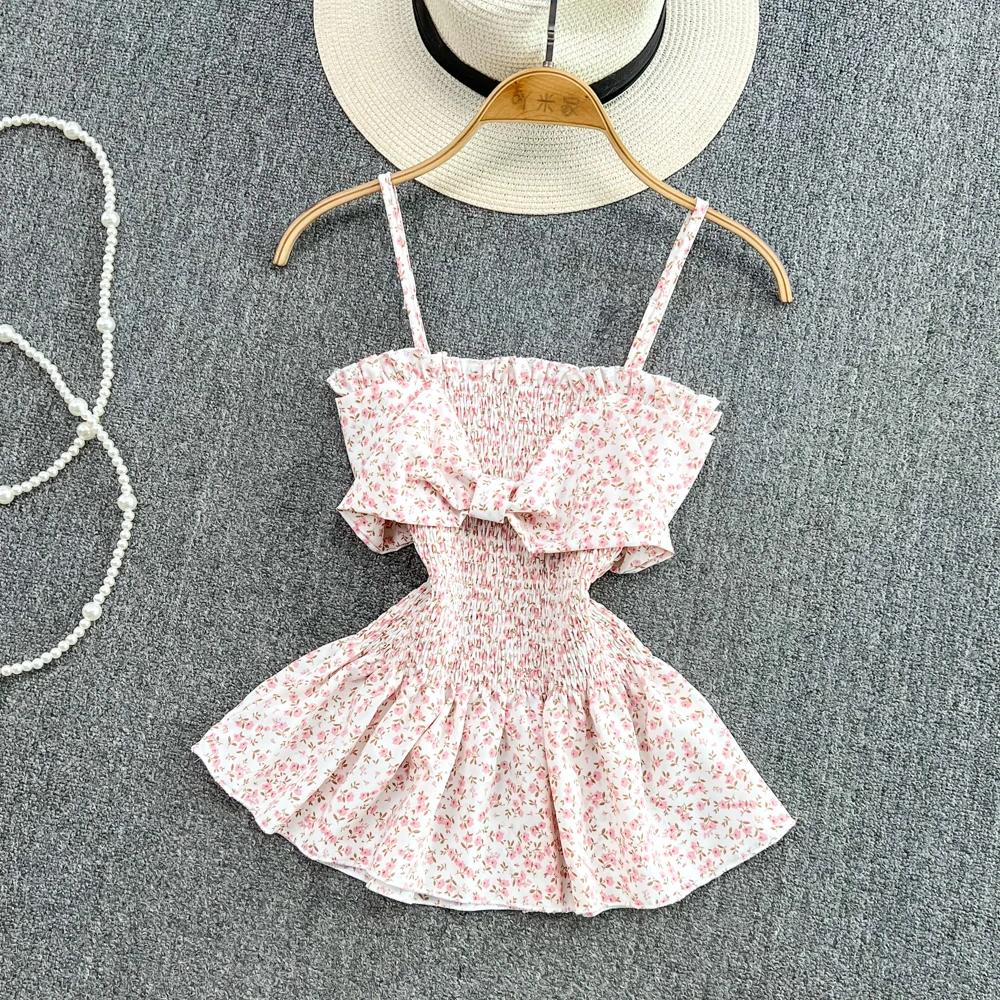 

Женский укороченный топ на бретелях-спагетти с цветочным принтом