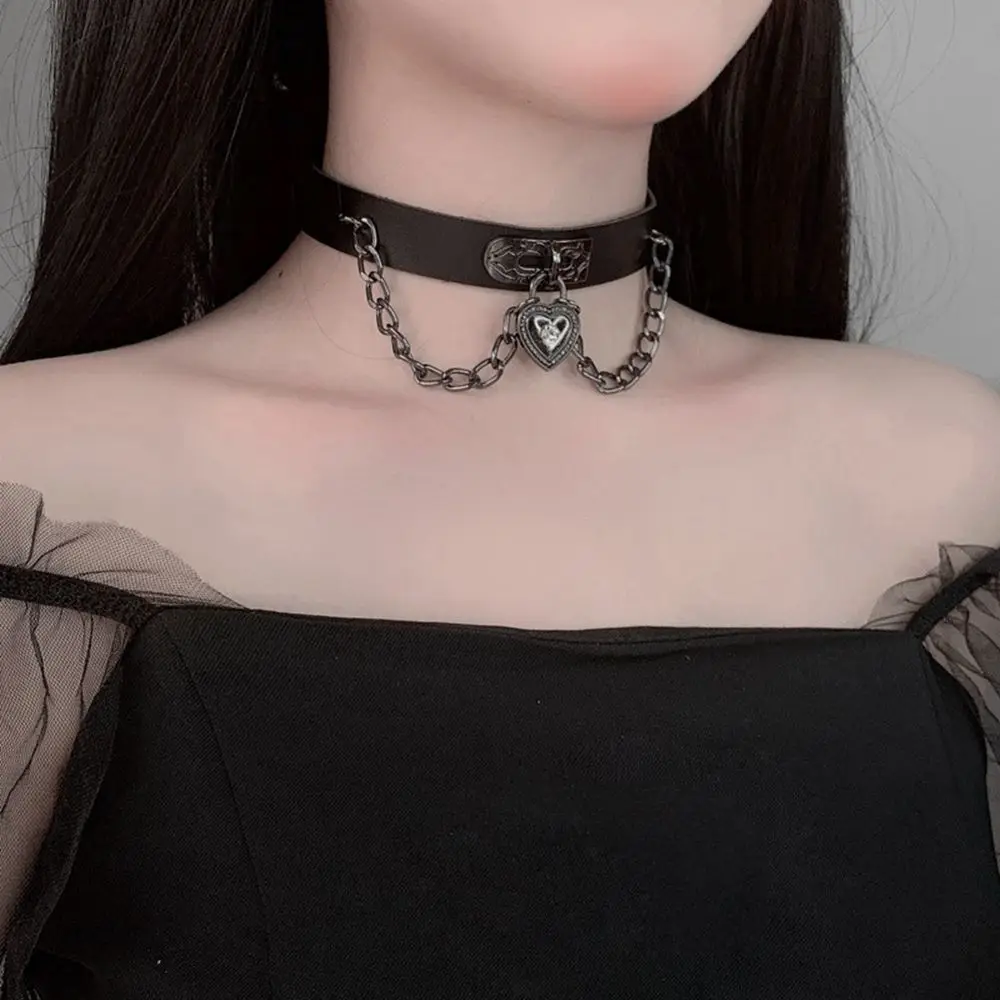

Dark Choker Punk Goth Harajuku Cosplay Heart Pendant Chain Patchwork Button Choker Streetwear Leather Chokers Clavicle Chain