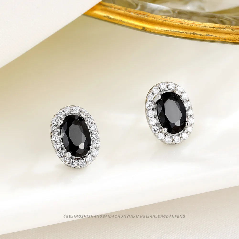 Женские серьги-гвоздики из серебра 925 пробы с черным Цирконом