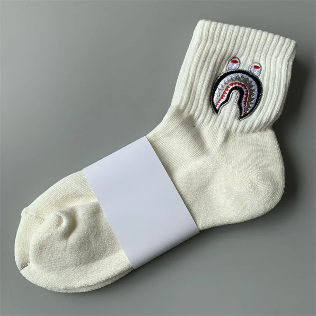 Socks: Big Label Embroidered Tube Socks Black and White Solid Color Towel Sports Bottom High Socks
