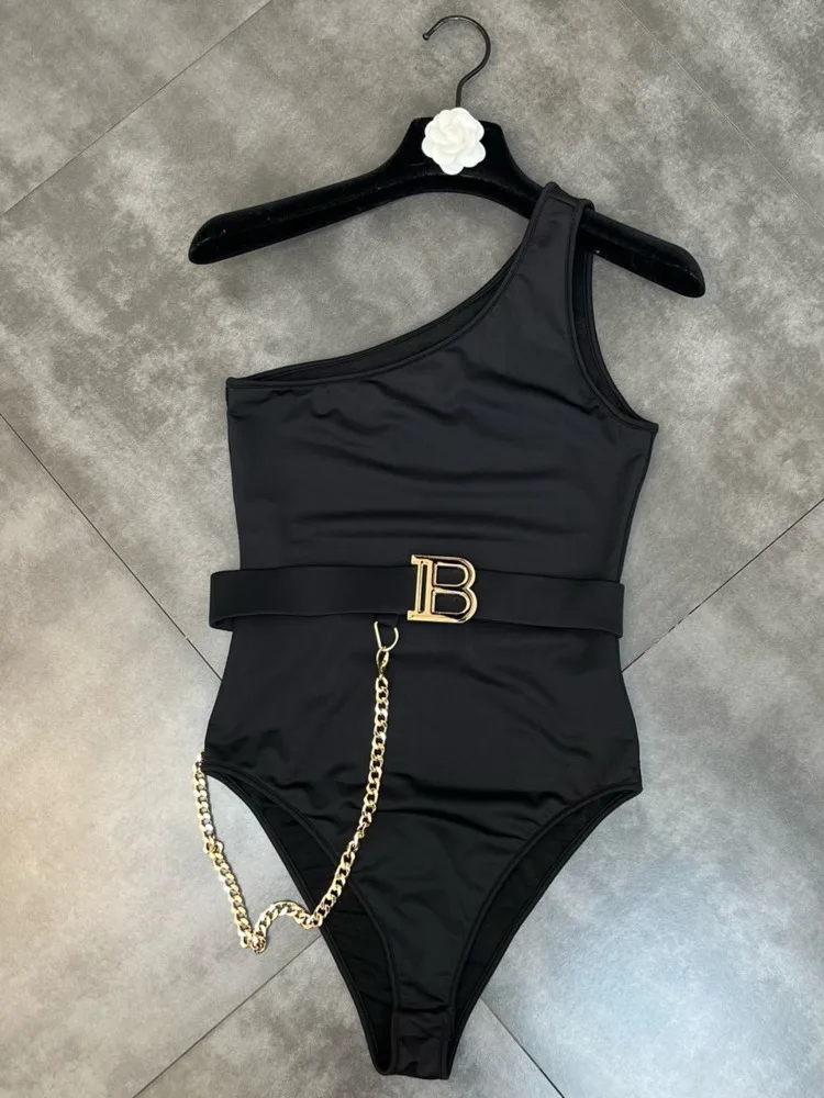 

2022 Summer New Arrivals Sleeveless Single Shoulder Metal Chain Letter Belt Sexy Black Slim Bodysuits Women GF315