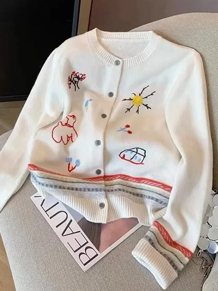 Женский трикотажный кардиган с вышивкой длинным рукавом