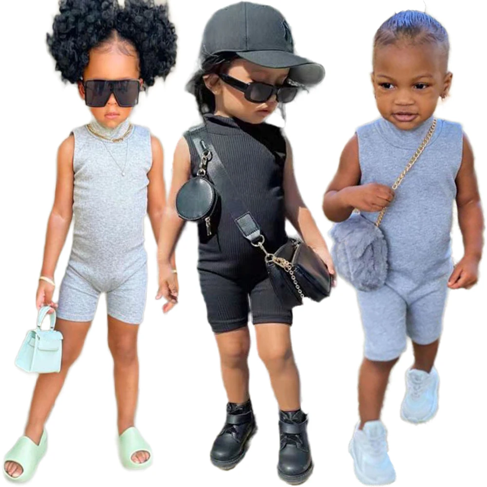 Детский комбинезон в рубчик с высоким воротом без рукавов