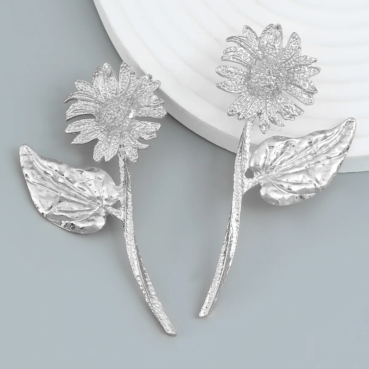 2024 новые модные женские винтажные длинные металлические серьги-капельки с