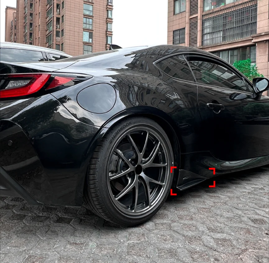 Фото Комплект обвесов для Toyota GR86 BRZ 2022-2025: передний и задний бамперы, диффузор, спойлер, боковые пороги, накладки на колесные арки. №2