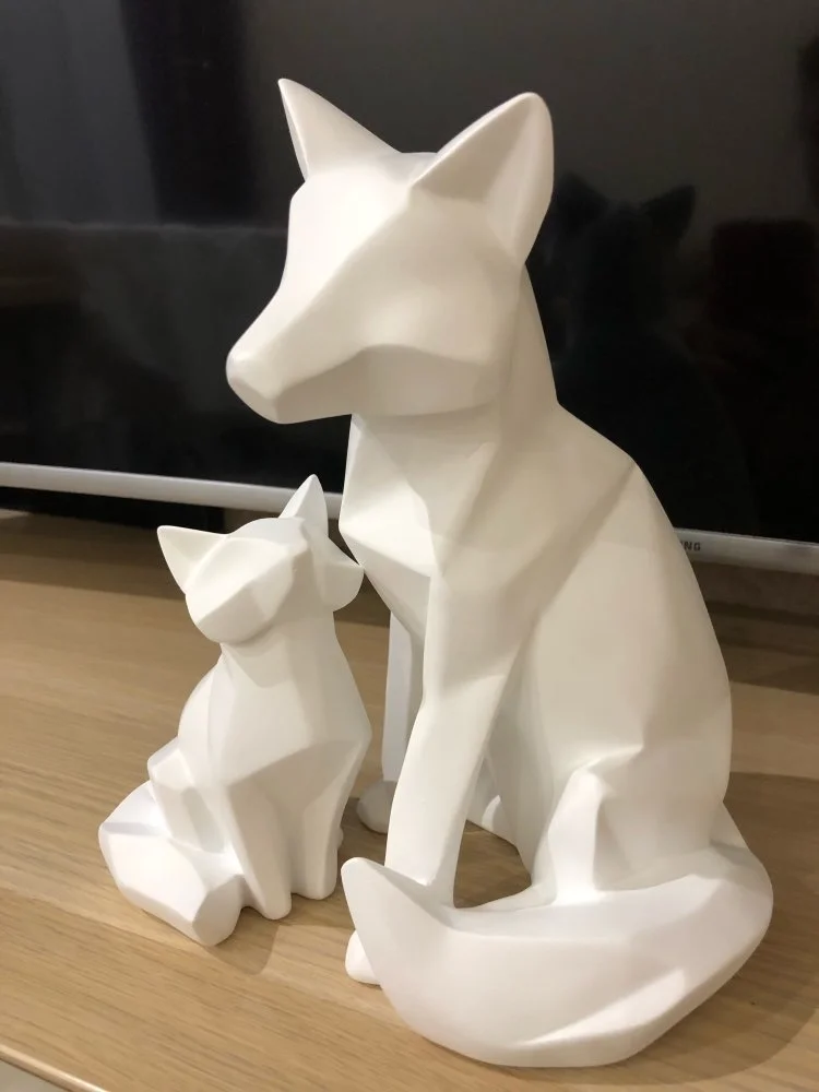 

2pcs/lot [MGT] 26cm Simple white abstract geometric Mother and son fox sculpture ornaments model home decorations Animal statues