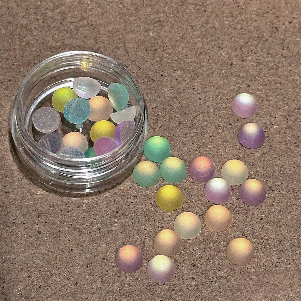 1 коробка бусины в виде морской звезды и русалки