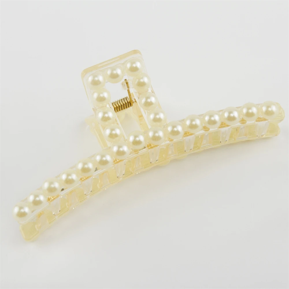 

Oval figured pearl latch buckle