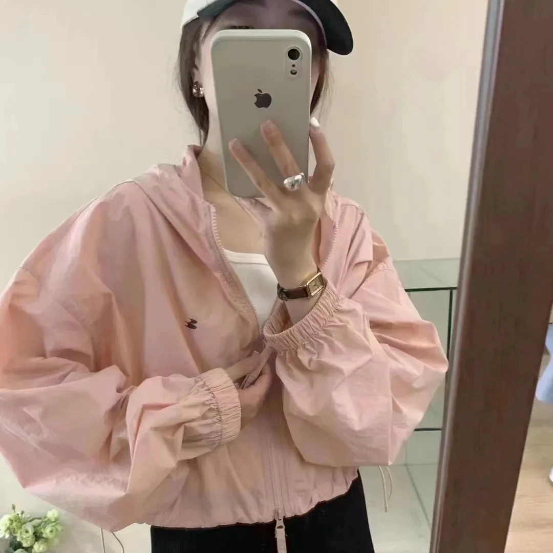 Женская однотонная куртка с капюшоном и рукавами-фонариками