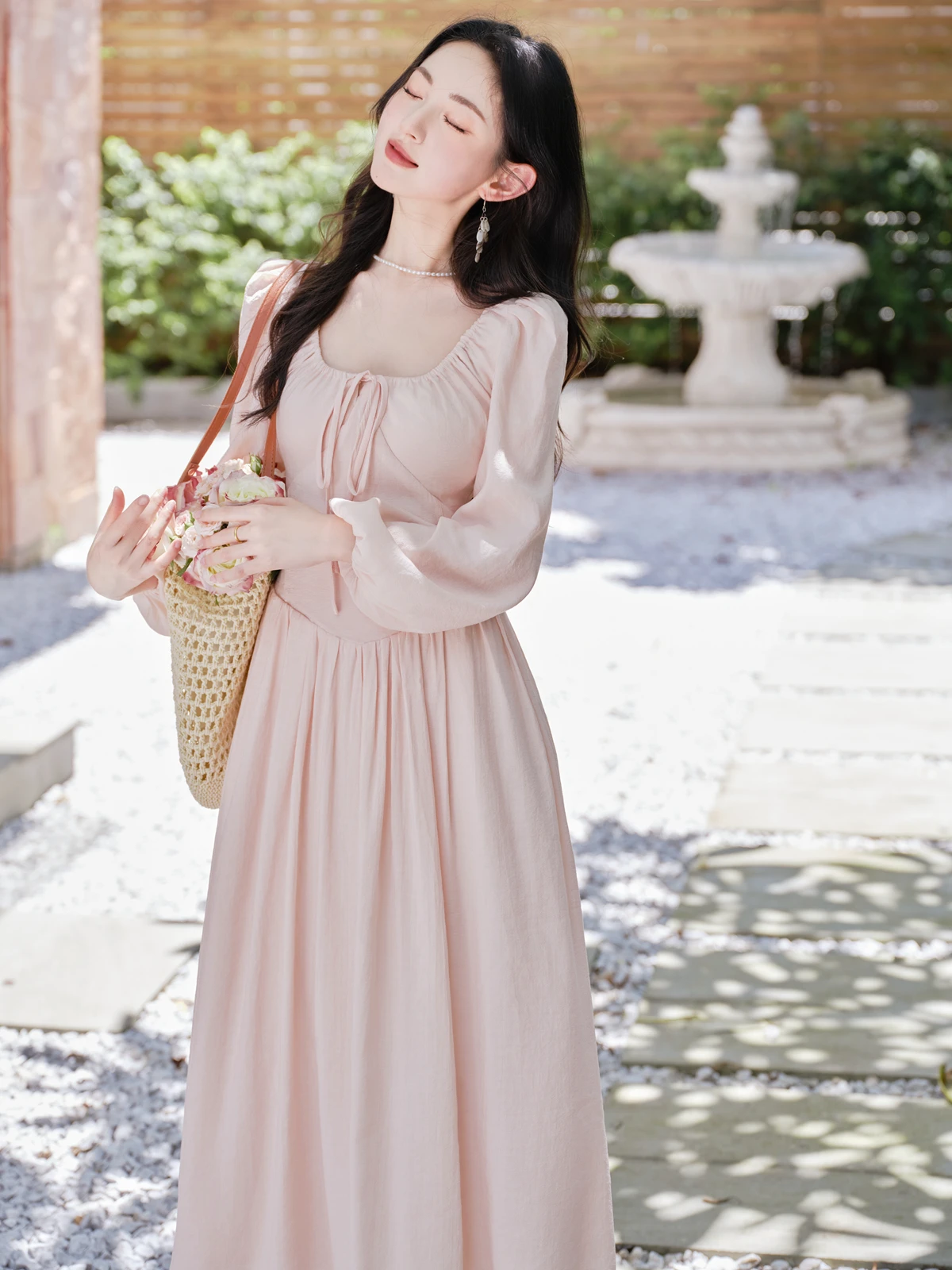 Милое розовое платье с французским вырезом нежный ветер осень 2024 новое длинное