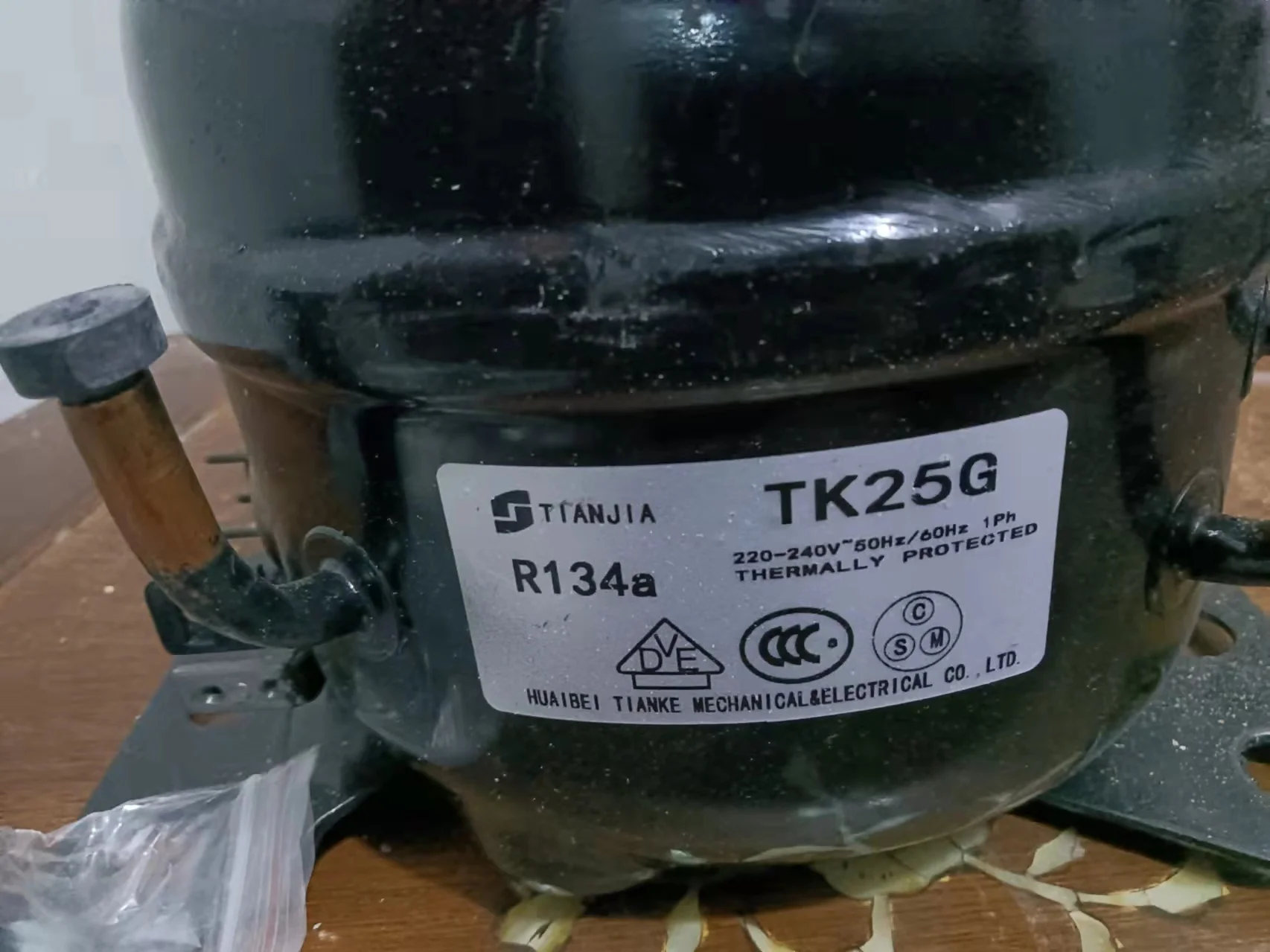

Компрессор холодильника TK25G R134a